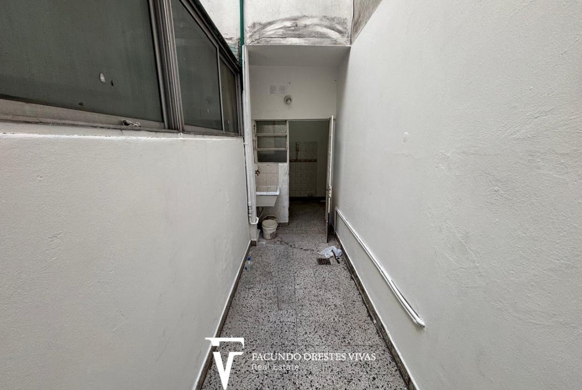 VENTA-LINIERS-DOS AMBIENTES-PLANTA BAJA-PATIO-LAVADERO