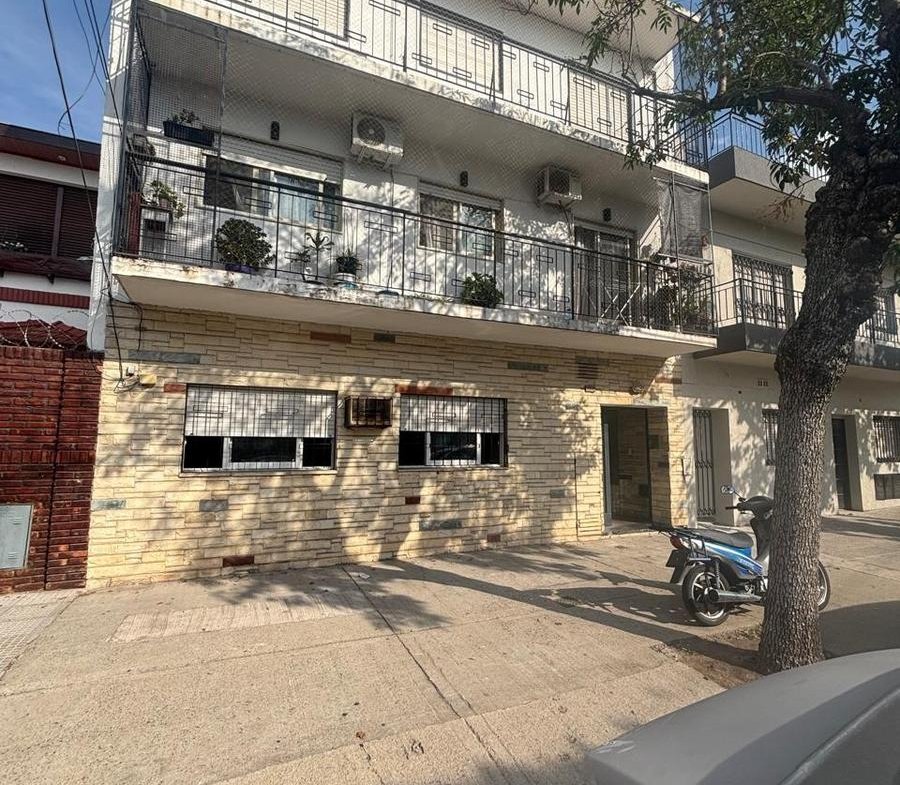 VENTA-LINIERS-DOS AMBIENTES-PLANTA BAJA-PATIO-LAVADERO