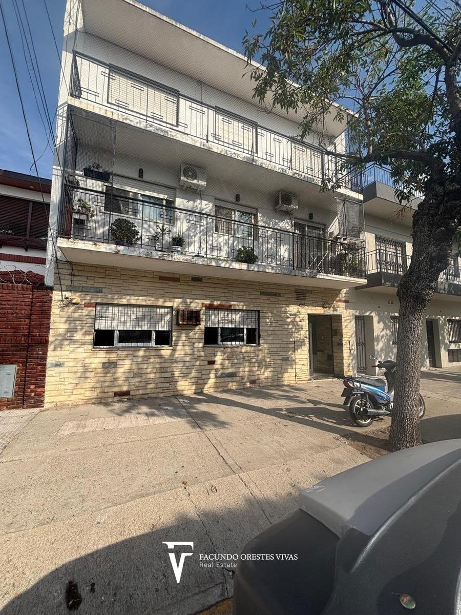 VENTA-LINIERS-DOS AMBIENTES-PLANTA BAJA-PATIO-LAVADERO