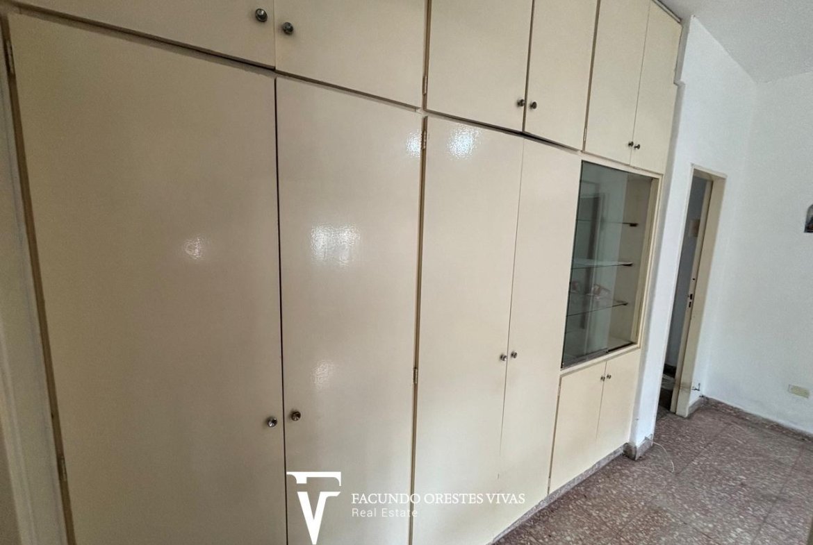 VENTA-LINIERS-DOS AMBIENTES-PLANTA BAJA-PATIO-LAVADERO