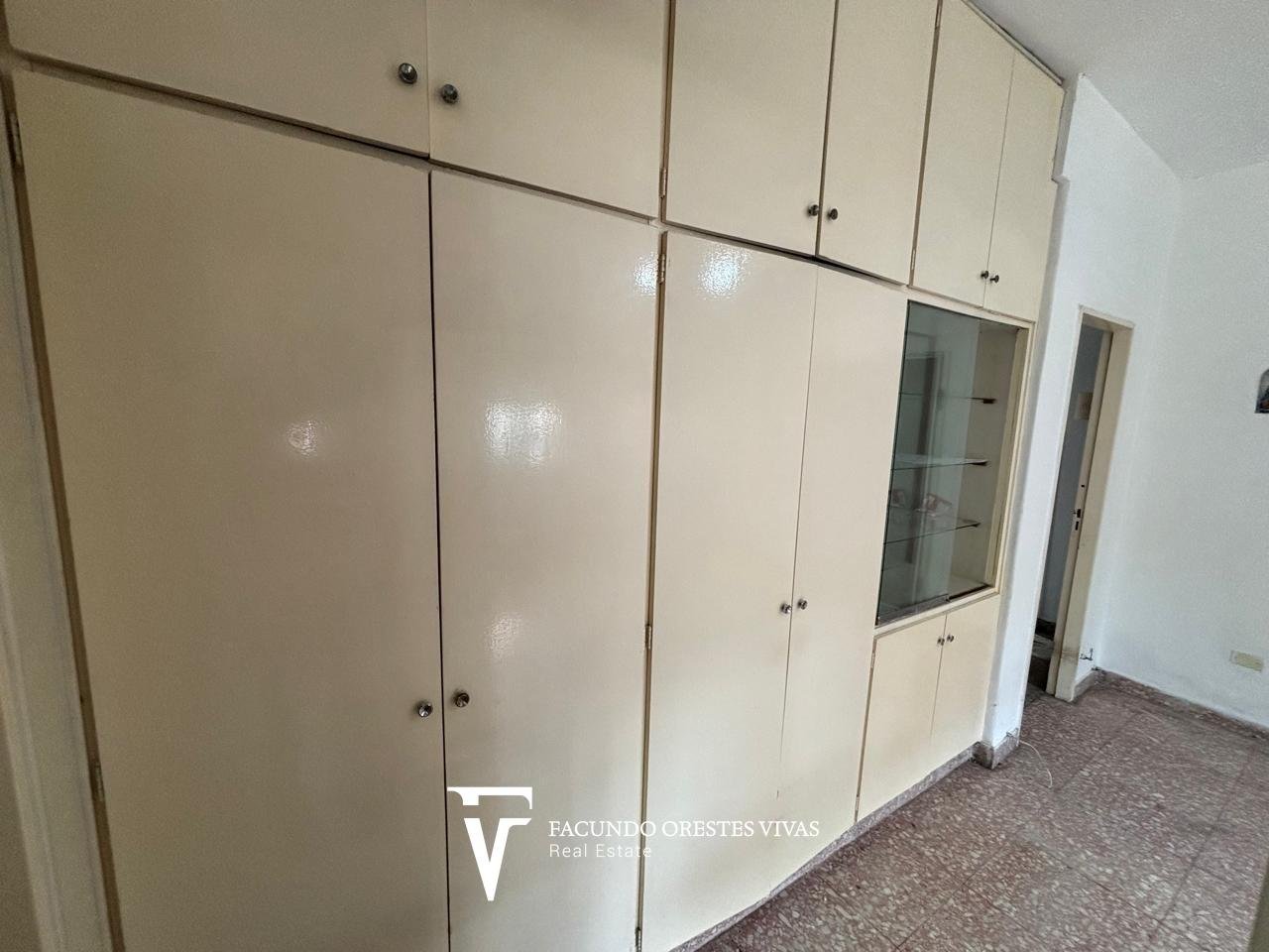 VENTA-LINIERS-DOS AMBIENTES-PLANTA BAJA-PATIO-LAVADERO