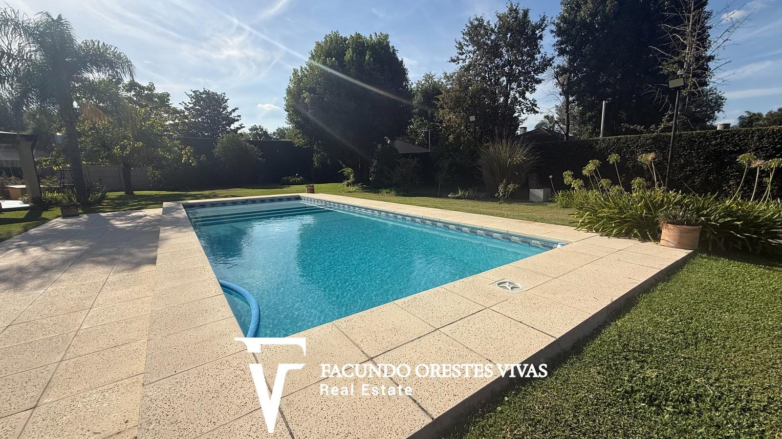 VENTA – CASA QUINTA – PISCINA – GARAGE – FRANCISCO ÁLVAREZ