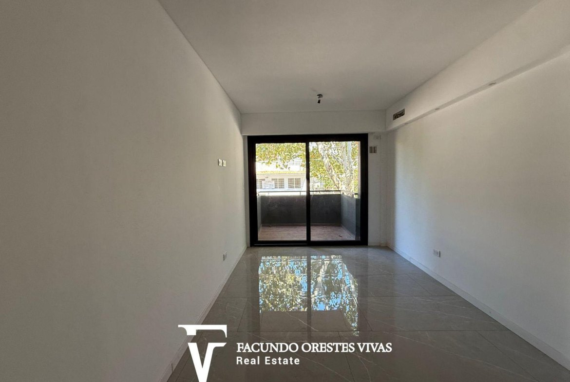 VENTA – DEPARTAMENTO – CUATRO AMBIENTES – CON PATIO – MATADEROS