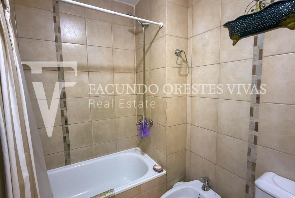 VENTA-DEPARTAMENTO-TRES AMBIENTES-BALCON-FLORES
