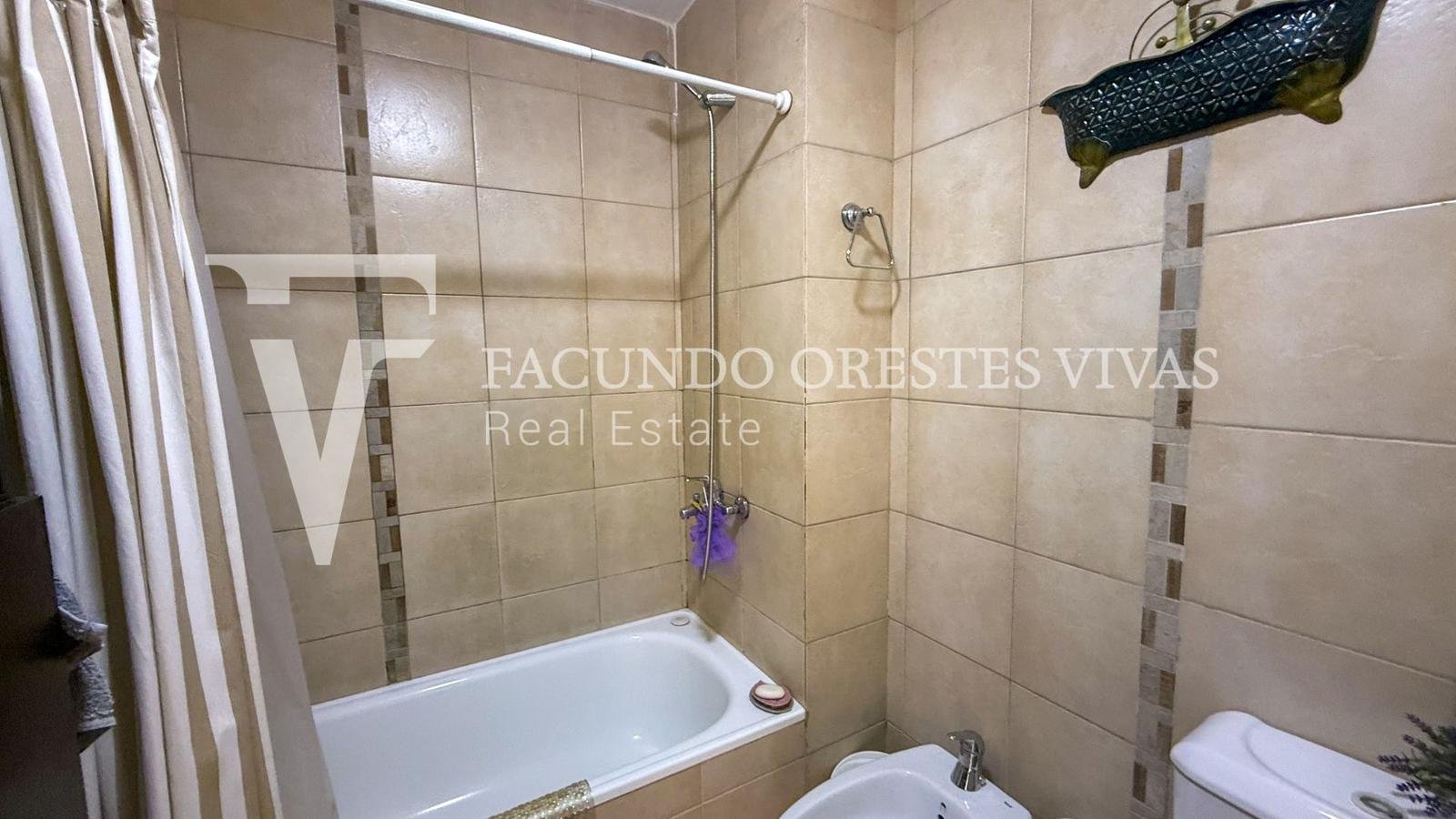 VENTA-DEPARTAMENTO-TRES AMBIENTES-BALCON-FLORES