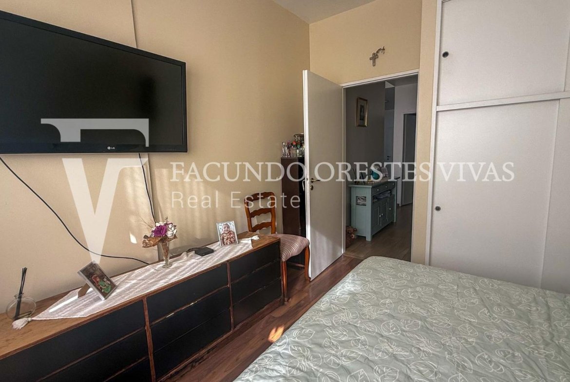VENTA-DEPARTAMENTO-TRES AMBIENTES-BALCON-FLORES