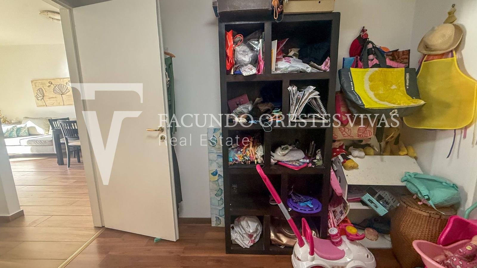 VENTA-DEPARTAMENTO-TRES AMBIENTES-BALCON-FLORES