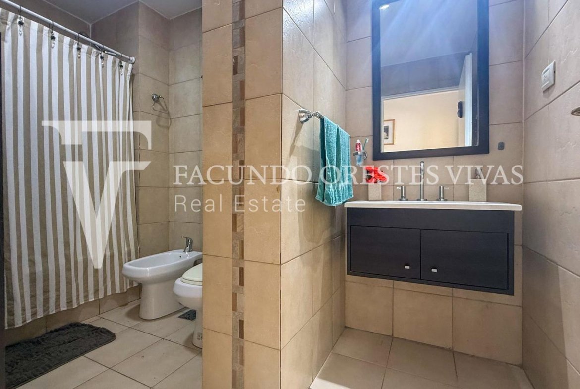 VENTA-DEPARTAMENTO-TRES AMBIENTES-BALCON-FLORES