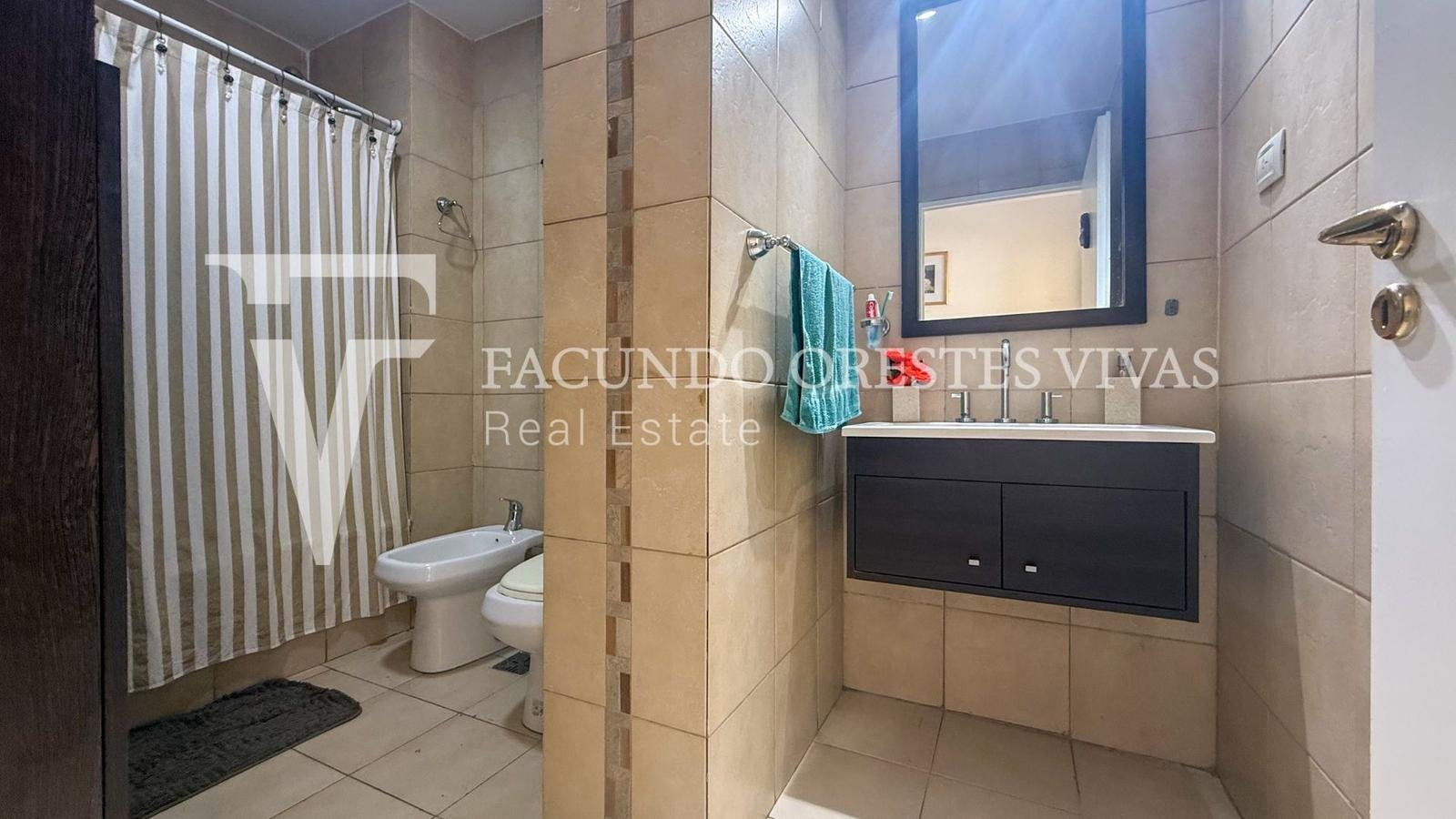VENTA-DEPARTAMENTO-TRES AMBIENTES-BALCON-FLORES