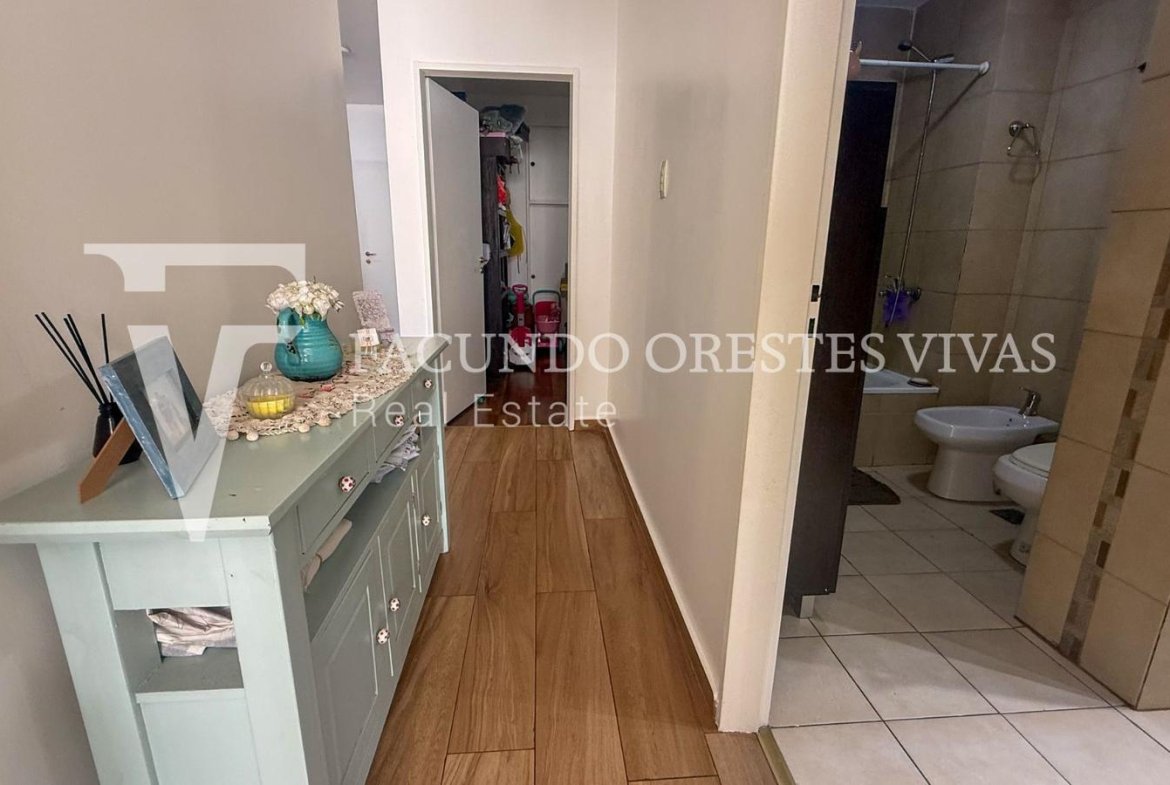 VENTA-DEPARTAMENTO-TRES AMBIENTES-BALCON-FLORES