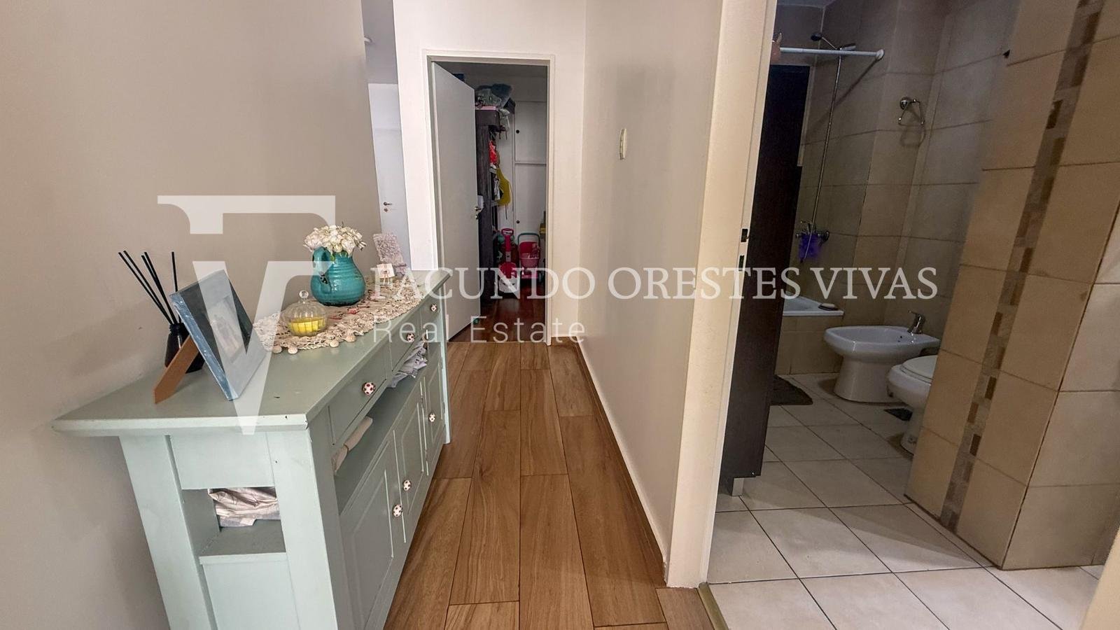 VENTA-DEPARTAMENTO-TRES AMBIENTES-BALCON-FLORES