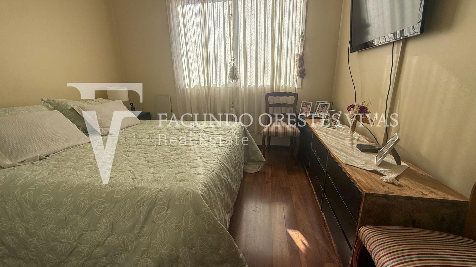 VENTA-DEPARTAMENTO-TRES AMBIENTES-BALCON-FLORES
