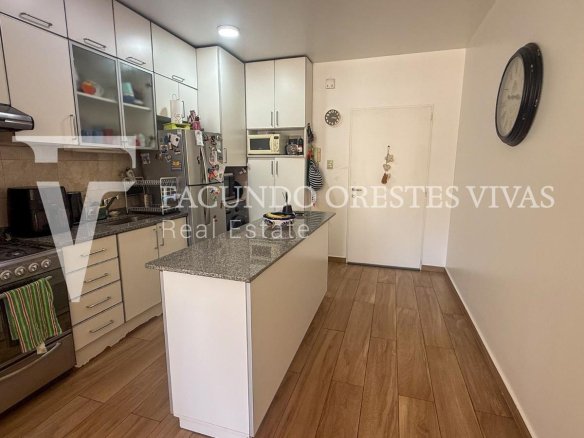 VENTA-DEPARTAMENTO-TRES AMBIENTES-BALCON-FLORES