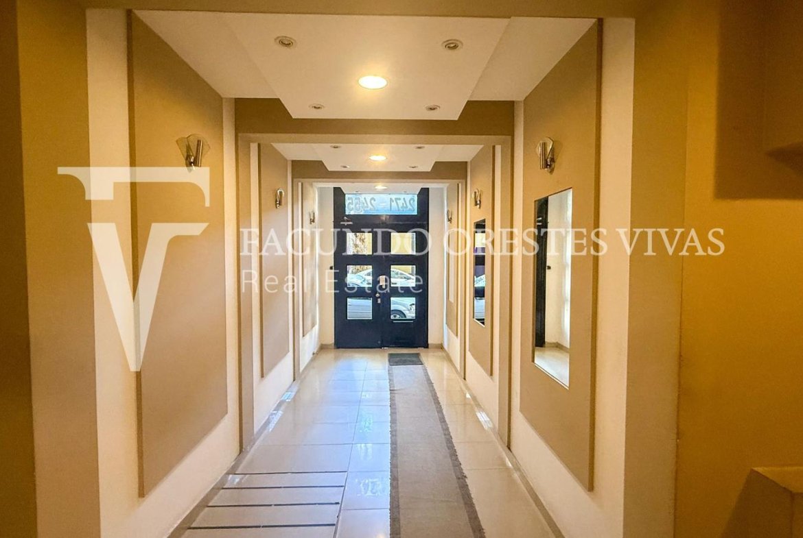 VENTA-DEPARTAMENTO-TRES AMBIENTES-BALCON-FLORES