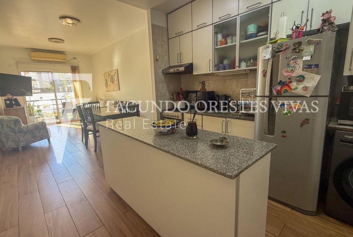 VENTA-DEPARTAMENTO-TRES AMBIENTES-BALCON-FLORES