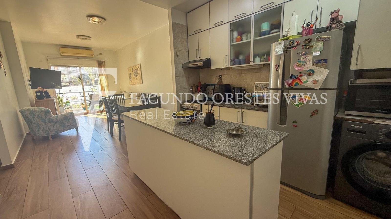 VENTA-DEPARTAMENTO-TRES AMBIENTES-BALCON-FLORES