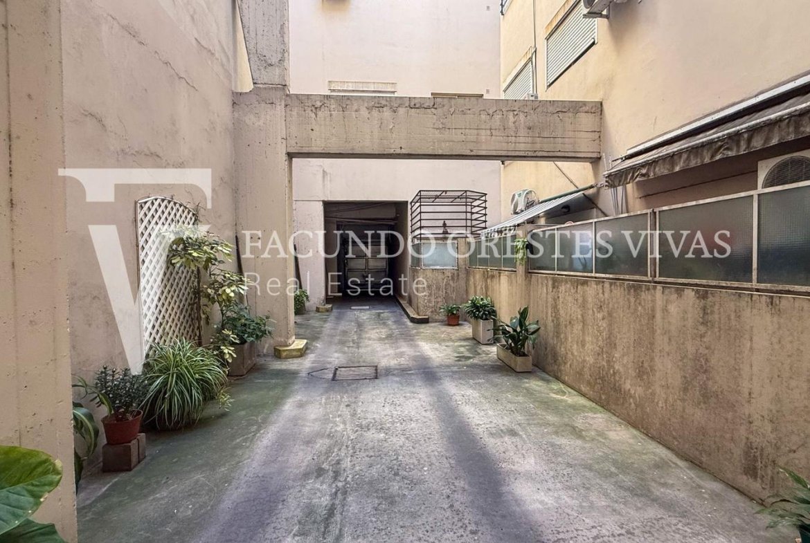 VENTA-DEPARTAMENTO-TRES AMBIENTES-BALCON-FLORES