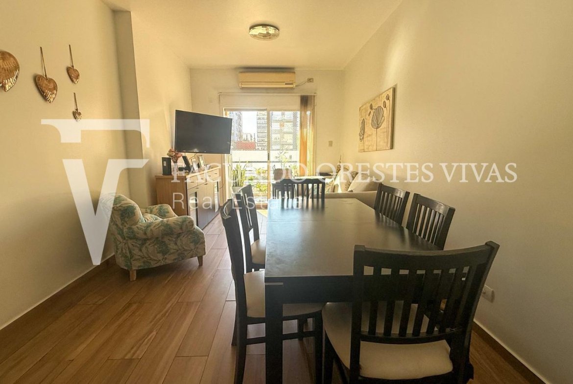 VENTA-DEPARTAMENTO-TRES AMBIENTES-BALCON-FLORES