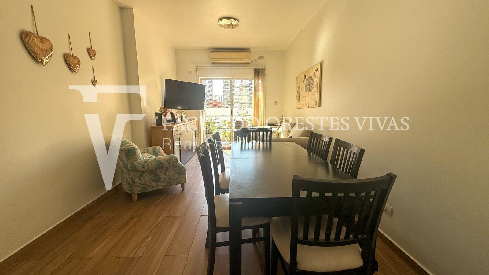 VENTA-DEPARTAMENTO-TRES AMBIENTES-BALCON-FLORES