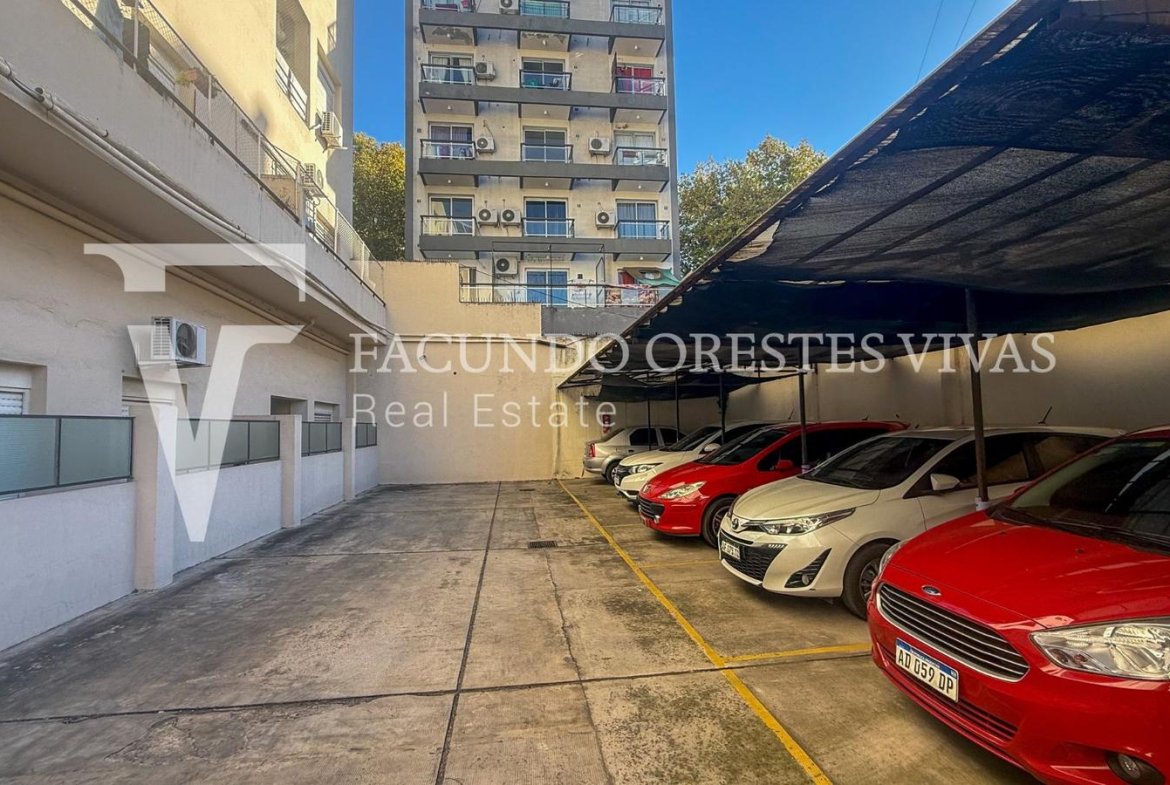 VENTA-DEPARTAMENTO-TRES AMBIENTES-BALCON-FLORES