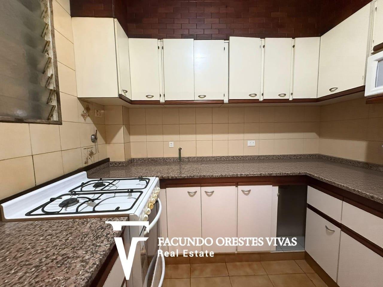 CASA-MULTIFAMILIAR-COCHERA-PARRILA-PATIO-BARRIO NAÓN-MATADEROS