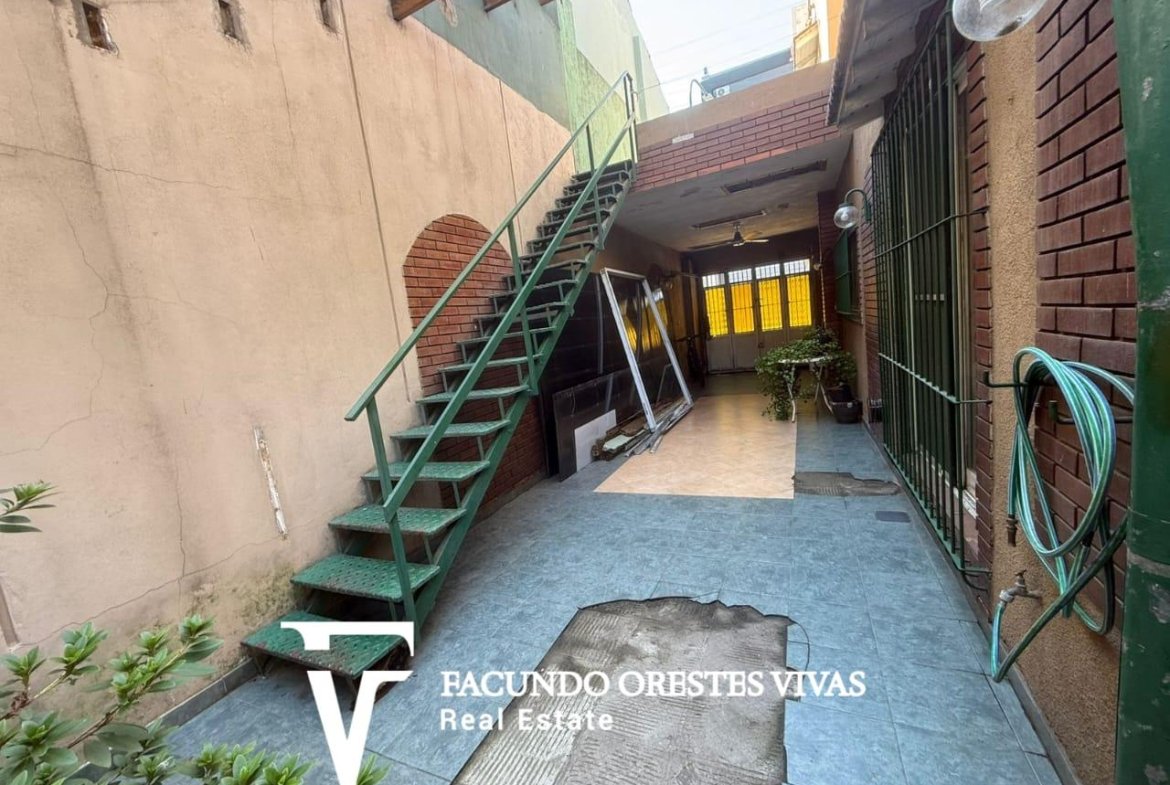 CASA-MULTIFAMILIAR-COCHERA-PARRILA-PATIO-BARRIO NAÓN-MATADEROS