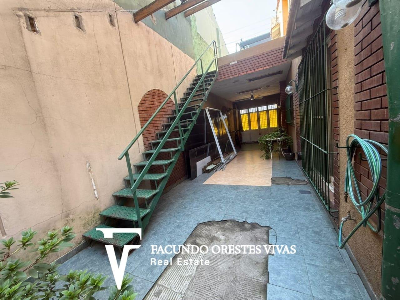 CASA-MULTIFAMILIAR-COCHERA-PARRILA-PATIO-BARRIO NAÓN-MATADEROS