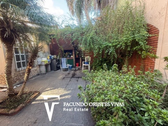 CASA-MULTIFAMILIAR-COCHERA-PARRILA-PATIO-BARRIO NAÓN-MATADEROS