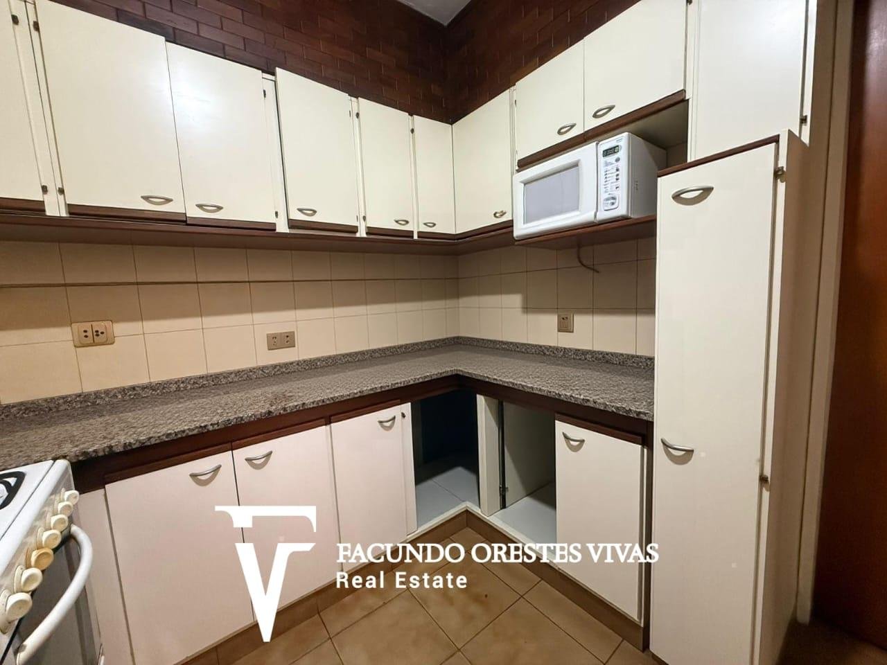 CASA-MULTIFAMILIAR-COCHERA-PARRILA-PATIO-BARRIO NAÓN-MATADEROS