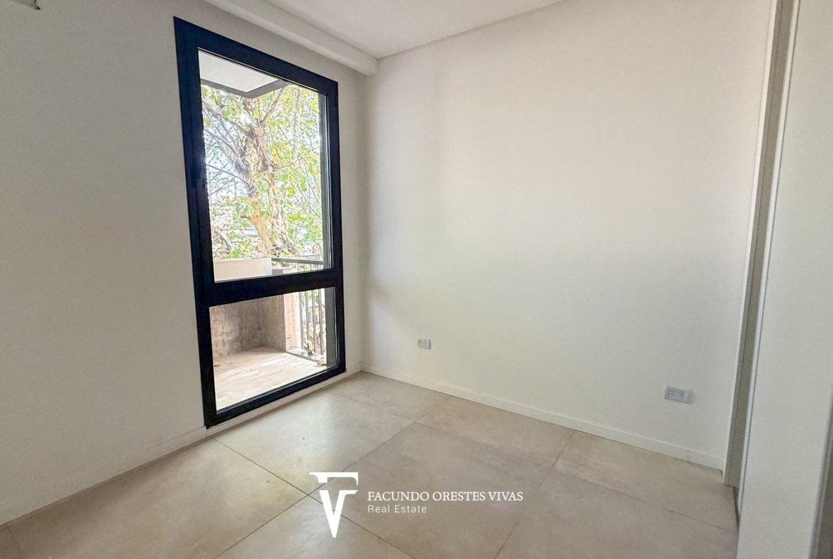 VENTA-DEPARTAMENTO-DOS AMBIENTES- BALCÓN-FRENTE-VILLA LURO