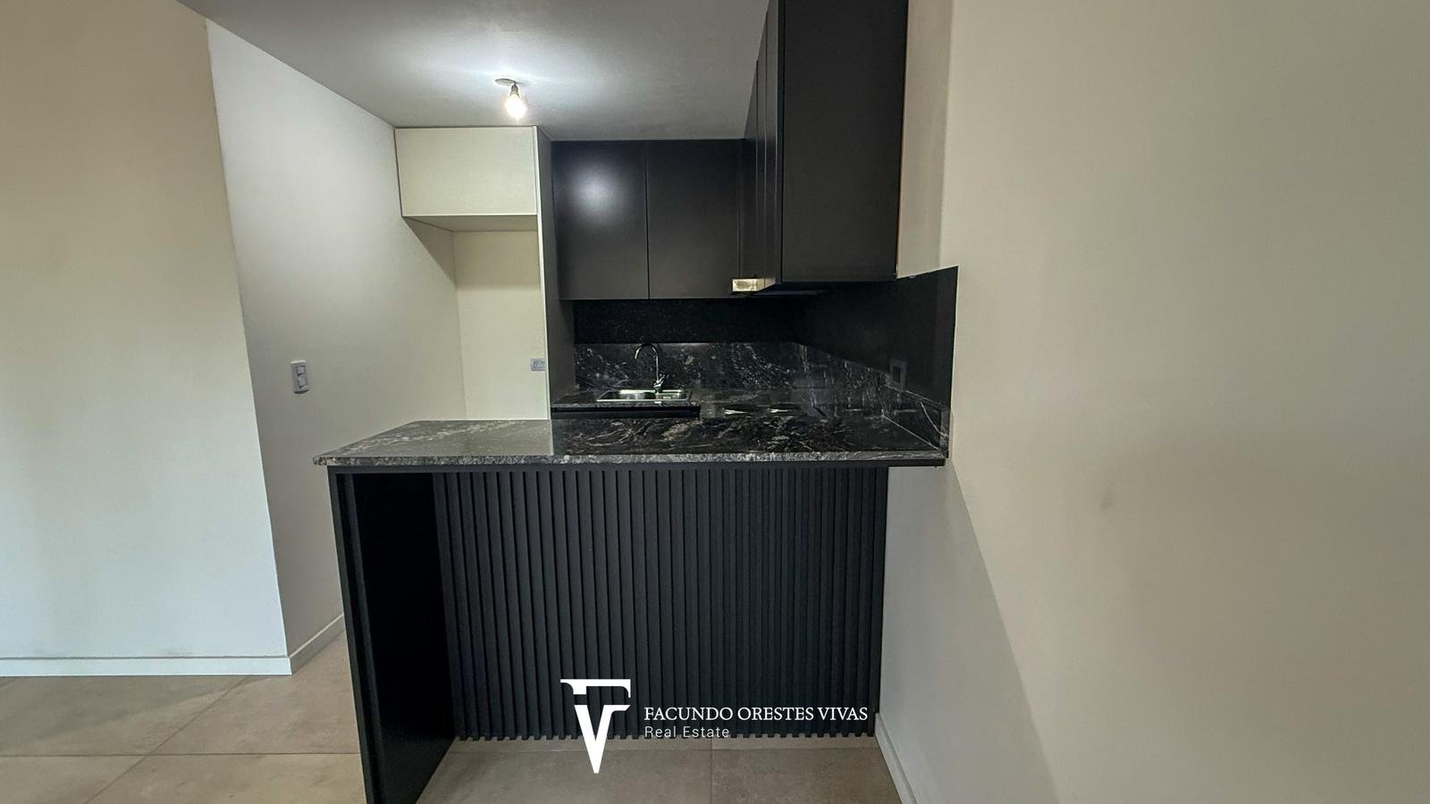 VENTA-DEPARTAMENTO-DOS AMBIENTES- BALCÓN-FRENTE-VILLA LURO