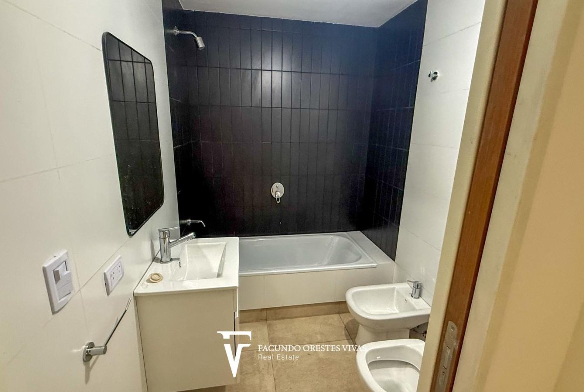 VENTA-DEPARTAMENTO-DOS AMBIENTES- BALCÓN-FRENTE-VILLA LURO