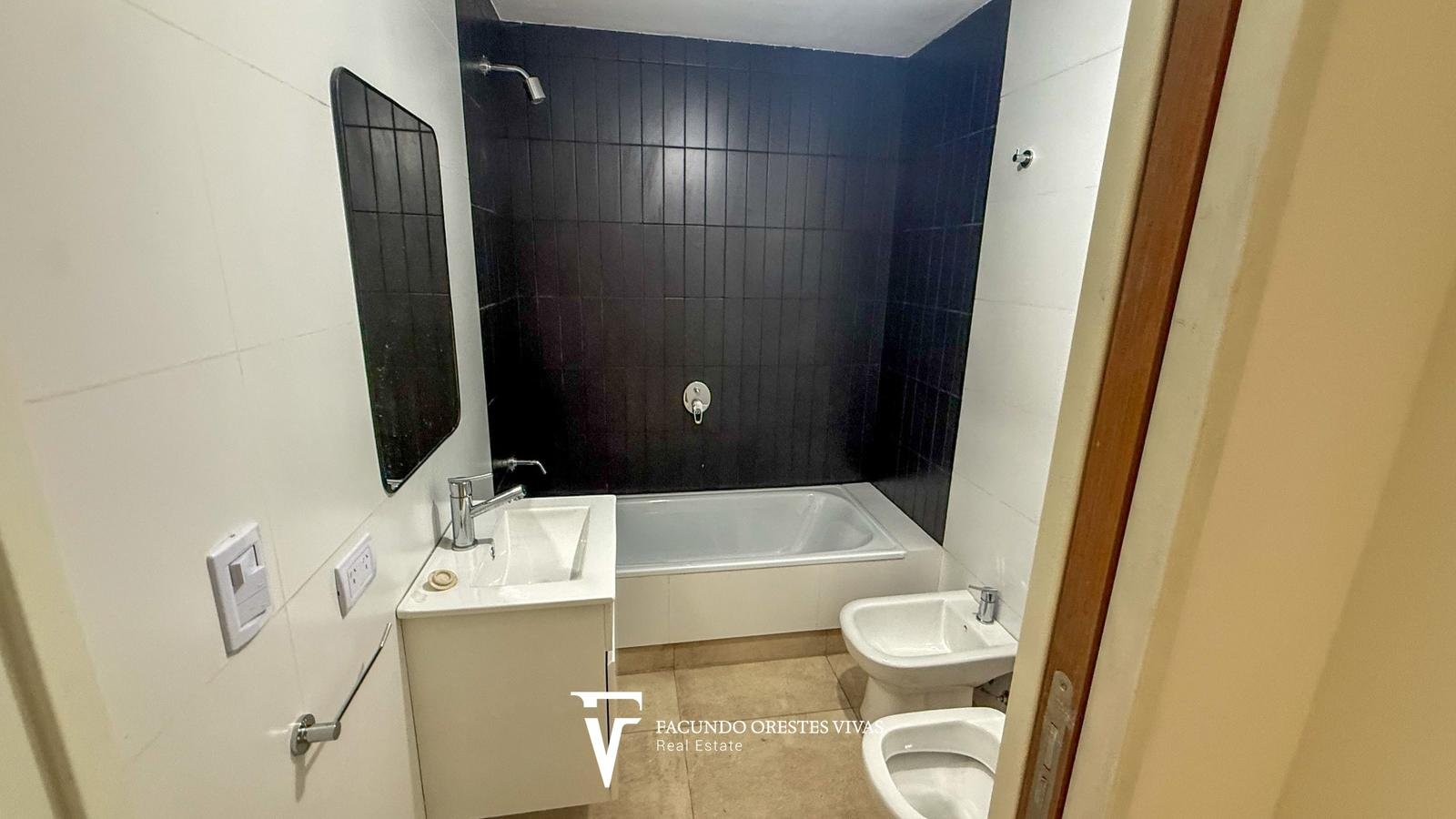VENTA-DEPARTAMENTO-DOS AMBIENTES- BALCÓN-FRENTE-VILLA LURO