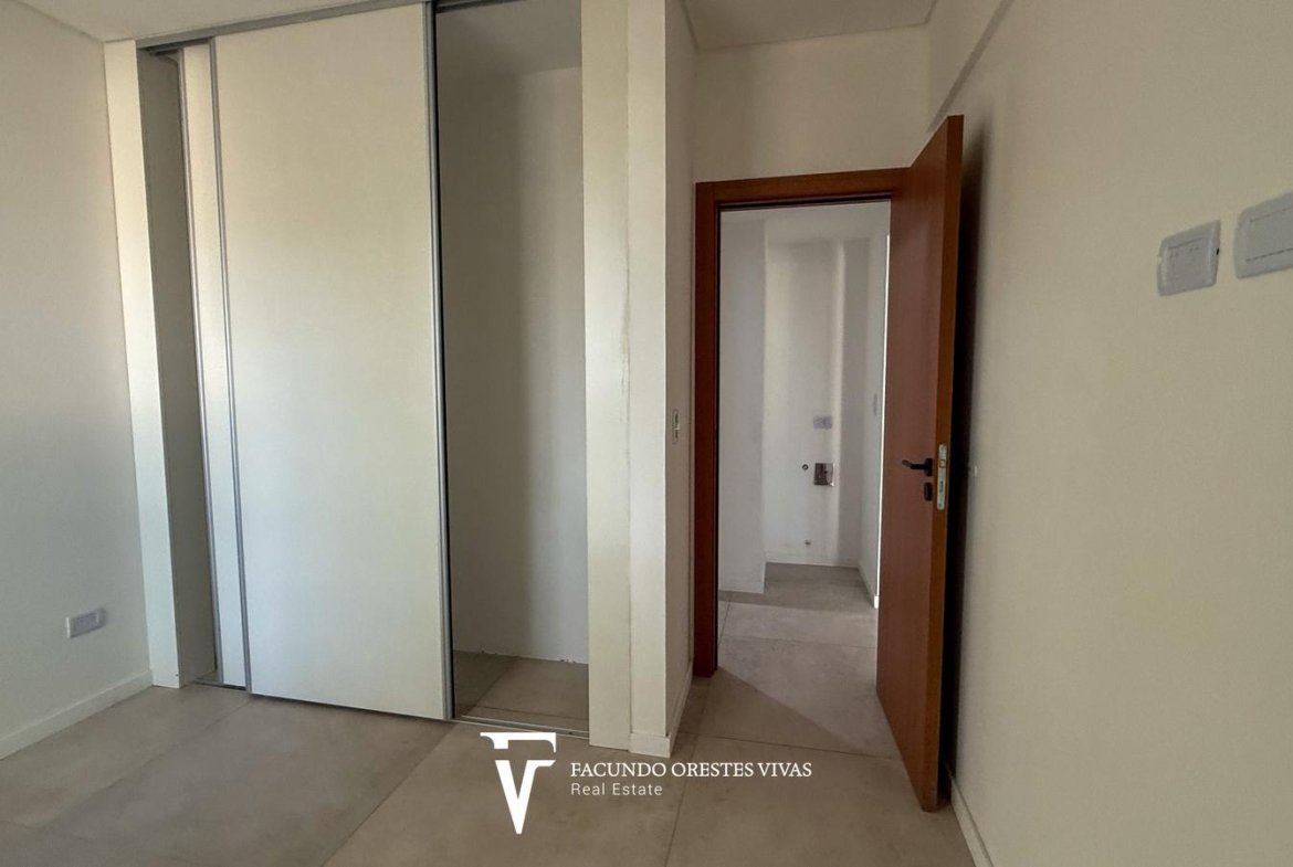 VENTA-DEPARTAMENTO-DOS AMBIENTES- BALCÓN-FRENTE-VILLA LURO