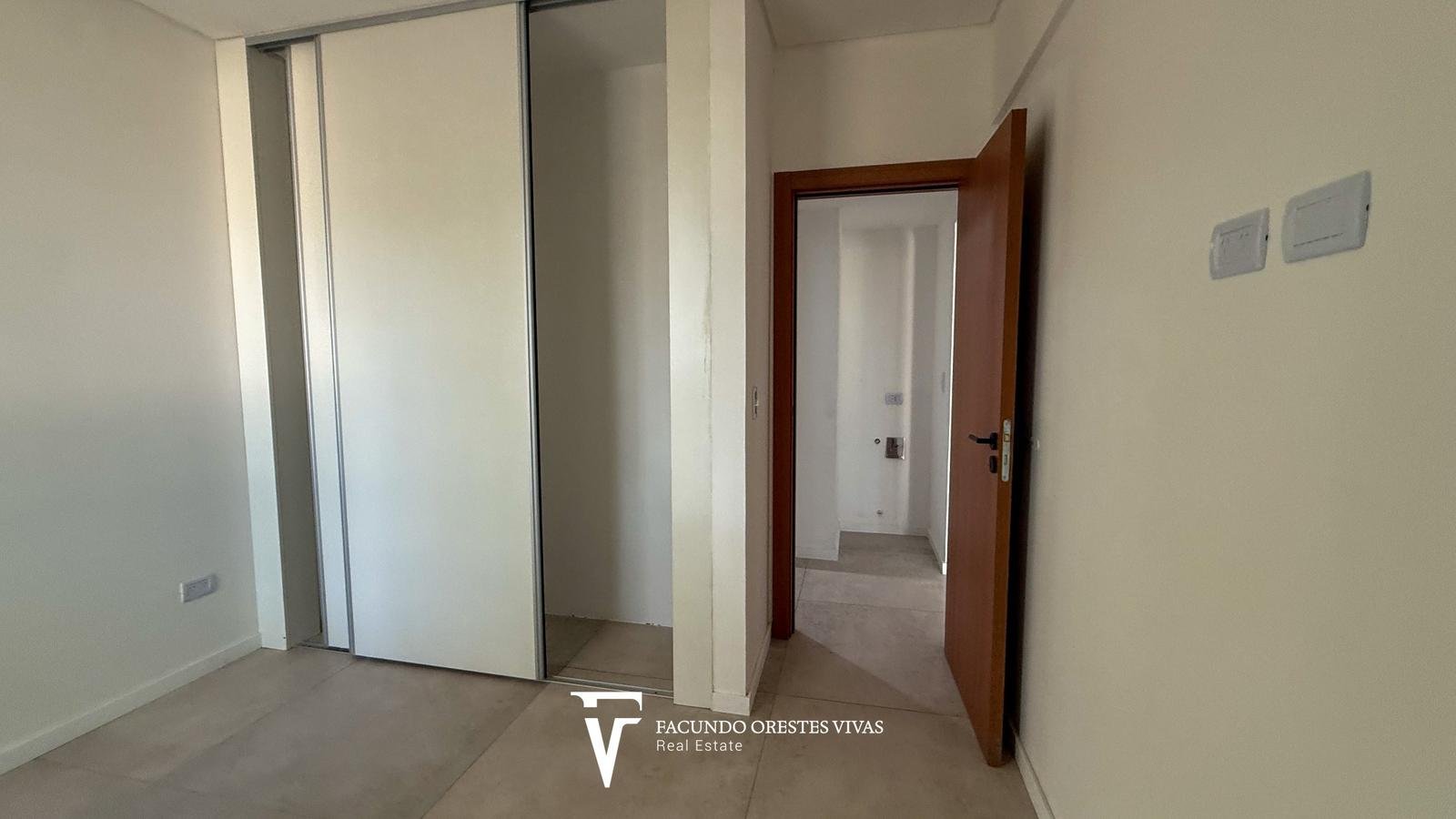 VENTA-DEPARTAMENTO-DOS AMBIENTES- BALCÓN-FRENTE-VILLA LURO
