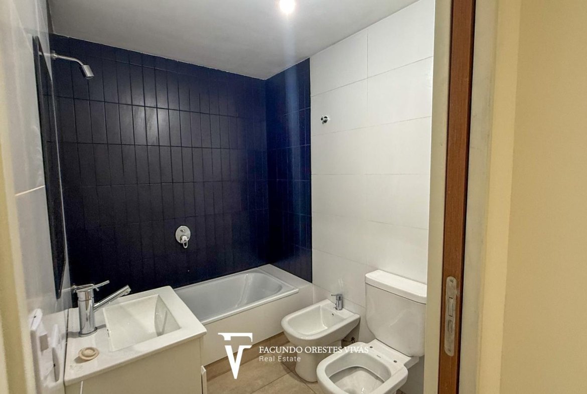 VENTA-DEPARTAMENTO-DOS AMBIENTES- BALCÓN-FRENTE-VILLA LURO
