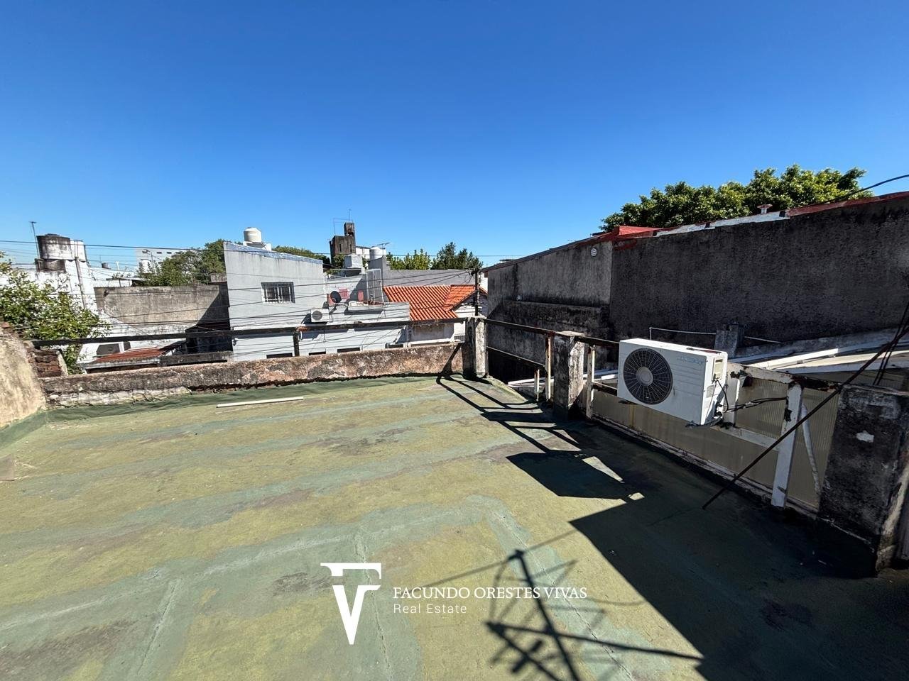 VENTA – CASA – LOTE PROPIO – TRES AMBIENTES – GARAGE/LOCAL – CIUDADELA