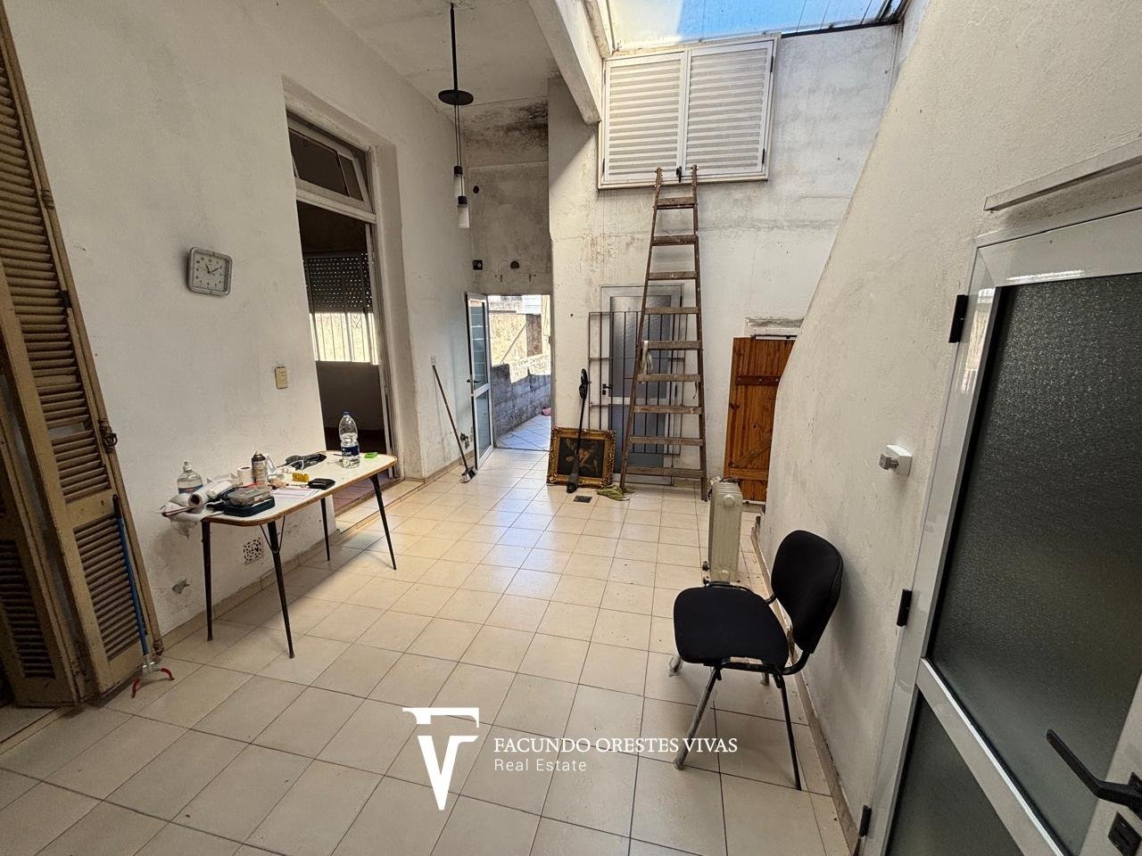 VENTA – CASA – LOTE PROPIO – TRES AMBIENTES – GARAGE/LOCAL – CIUDADELA