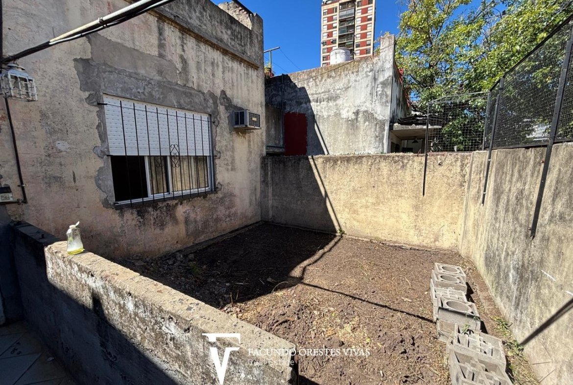 VENTA – CASA – LOTE PROPIO – TRES AMBIENTES – GARAGE/LOCAL – CIUDADELA