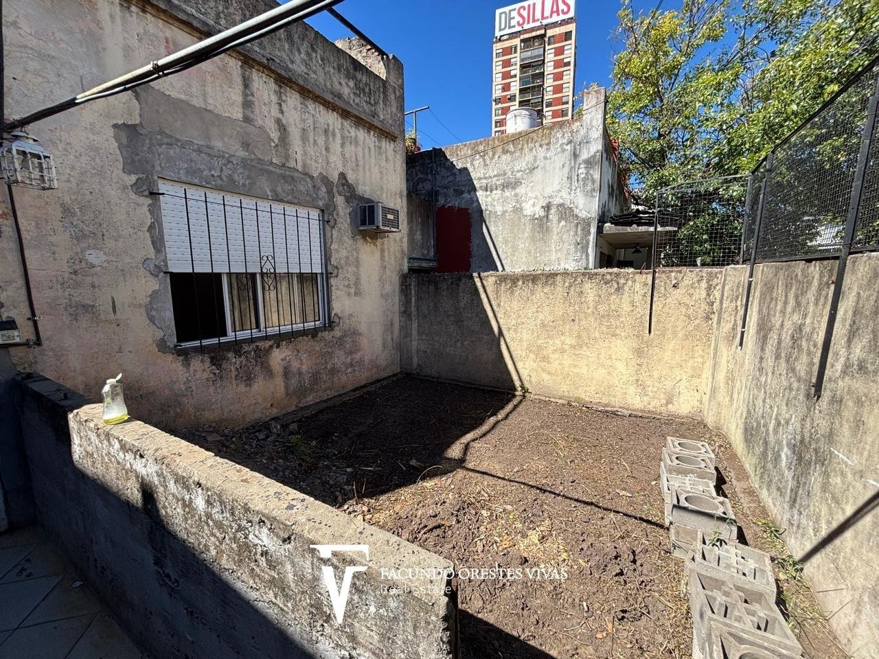 VENTA – CASA – LOTE PROPIO – TRES AMBIENTES – GARAGE/LOCAL – CIUDADELA