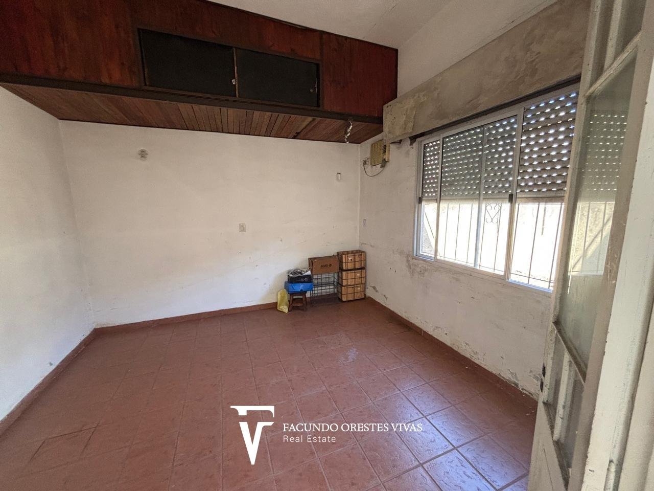 VENTA – CASA – LOTE PROPIO – TRES AMBIENTES – GARAGE/LOCAL – CIUDADELA