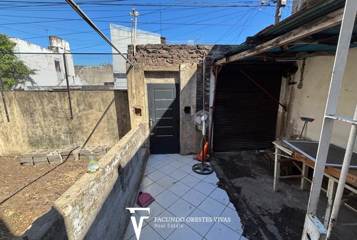 VENTA – CASA – LOTE PROPIO – TRES AMBIENTES – GARAGE/LOCAL – CIUDADELA