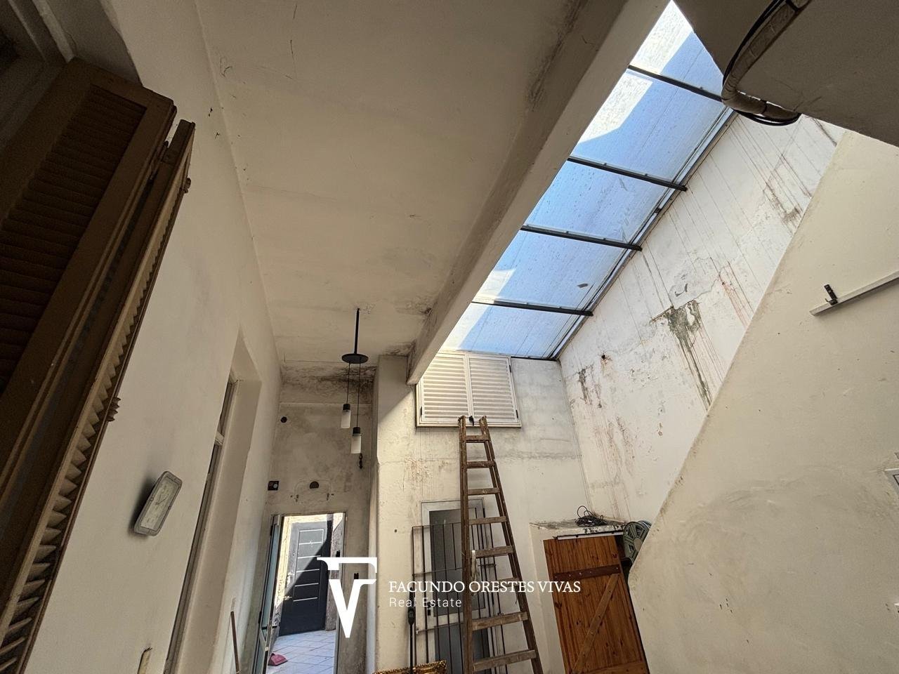 VENTA – CASA – LOTE PROPIO – TRES AMBIENTES – GARAGE/LOCAL – CIUDADELA
