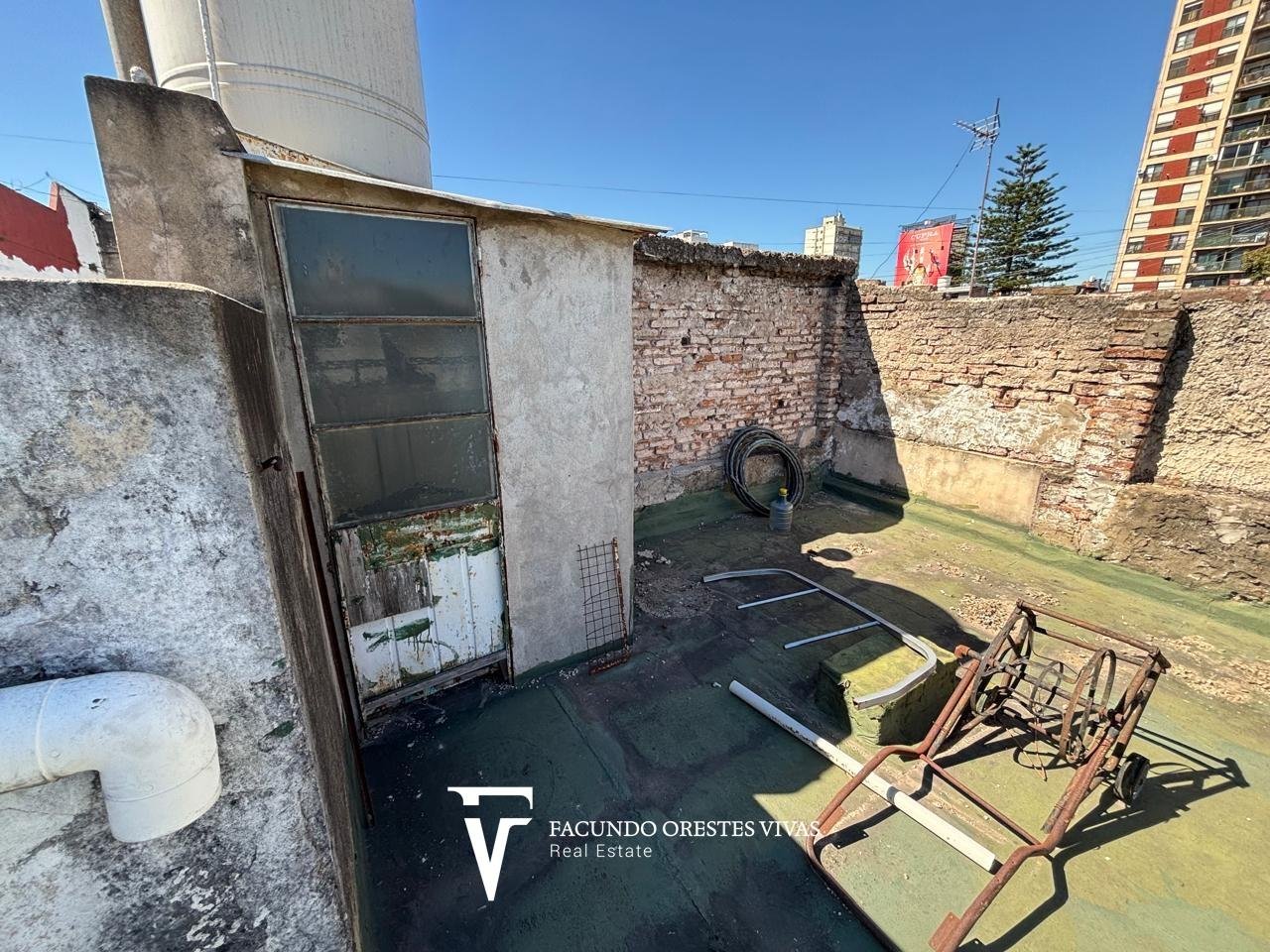 VENTA – CASA – LOTE PROPIO – TRES AMBIENTES – GARAGE/LOCAL – CIUDADELA