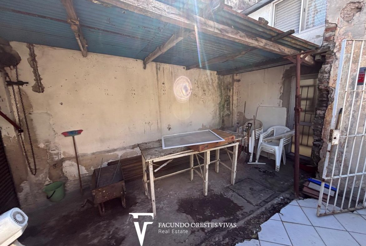 VENTA – CASA – LOTE PROPIO – TRES AMBIENTES – GARAGE/LOCAL – CIUDADELA