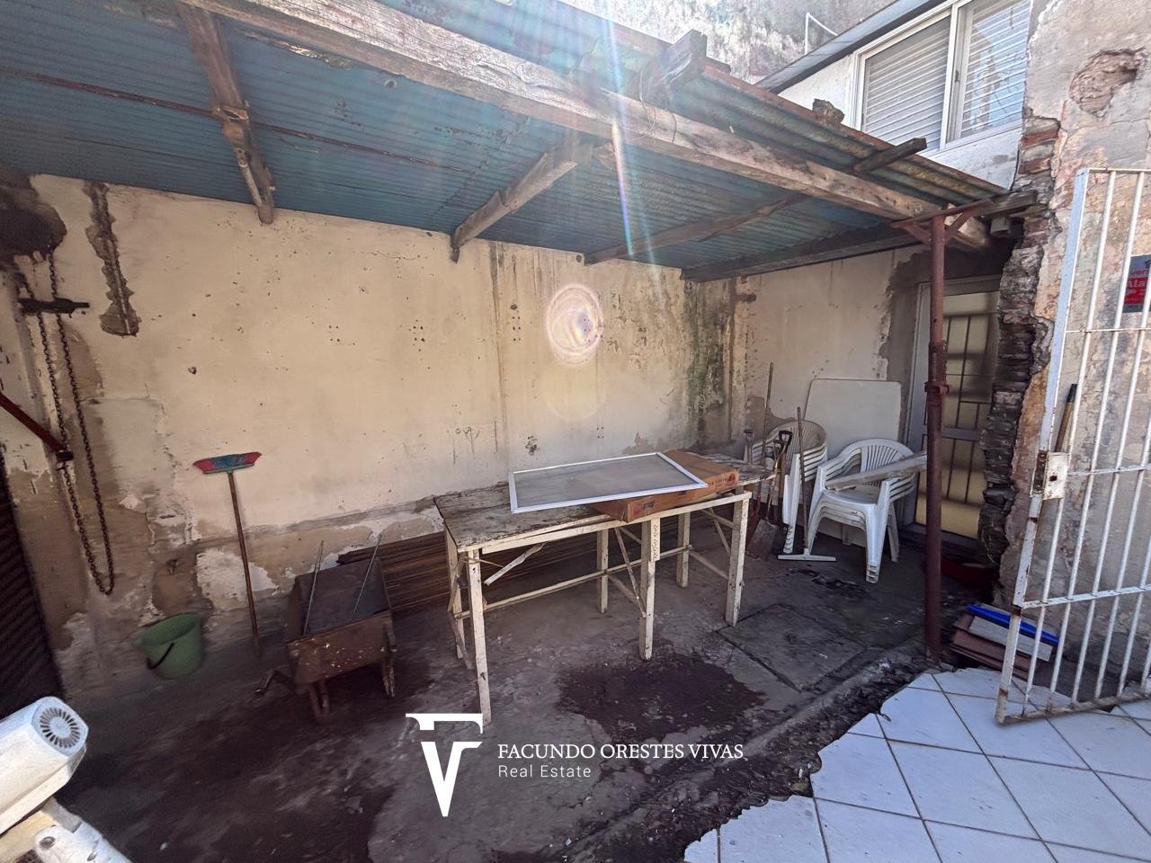VENTA – CASA – LOTE PROPIO – TRES AMBIENTES – GARAGE/LOCAL – CIUDADELA