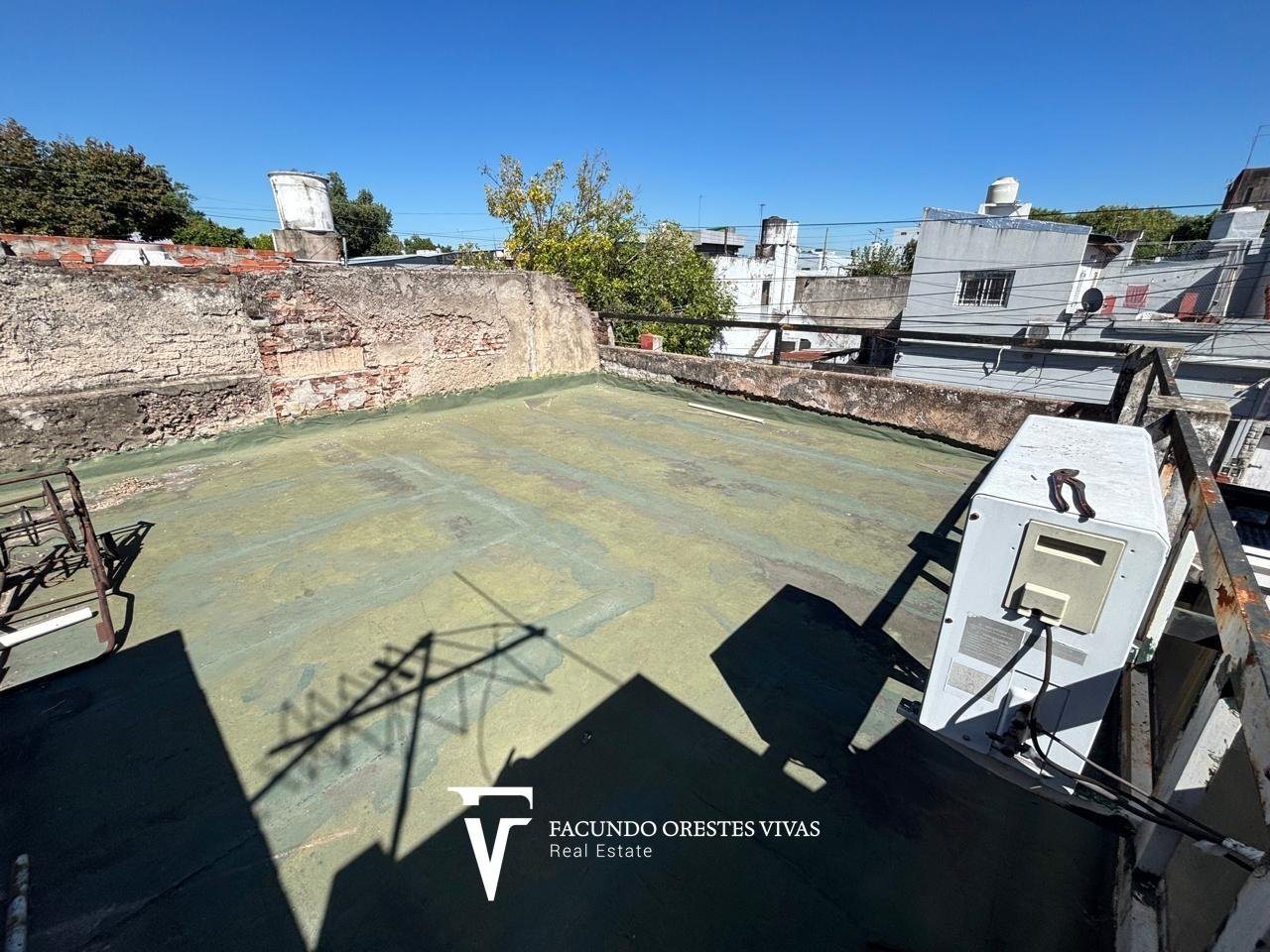 VENTA – CASA – LOTE PROPIO – TRES AMBIENTES – GARAGE/LOCAL – CIUDADELA
