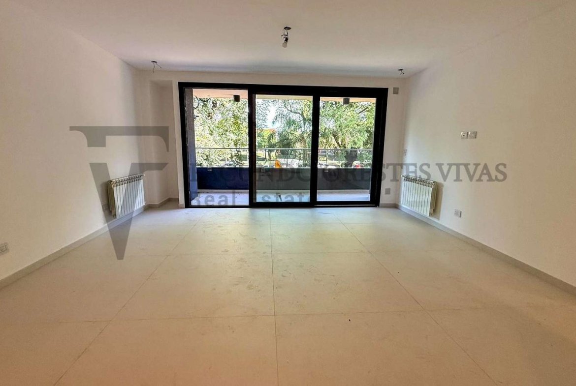 VENTA – DEPARTAMENTO – 4 AMBIENTES – BARRIO NAON – MATADEROS – PATIO