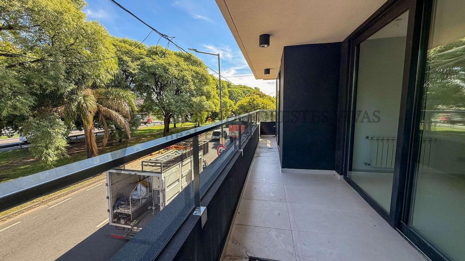 VENTA – DEPARTAMENTO – 4 AMBIENTES – BARRIO NAON – MATADEROS – PATIO