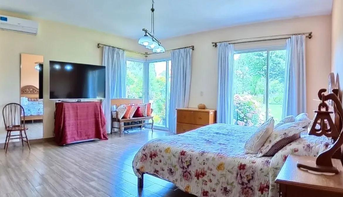 Casa en Venta Miralagos 5 ambientes